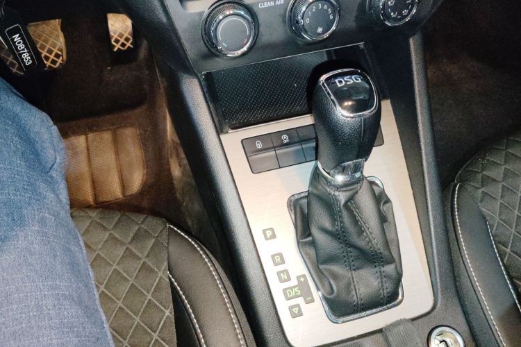 斯柯达 明锐 2019款 TSI280 DSG豪华版中控内饰18