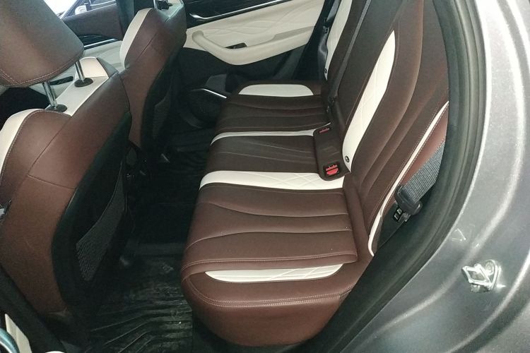 吉利汽车 星越L 2021款 2.0TD DCT EVO两驱旗舰型中控内饰21