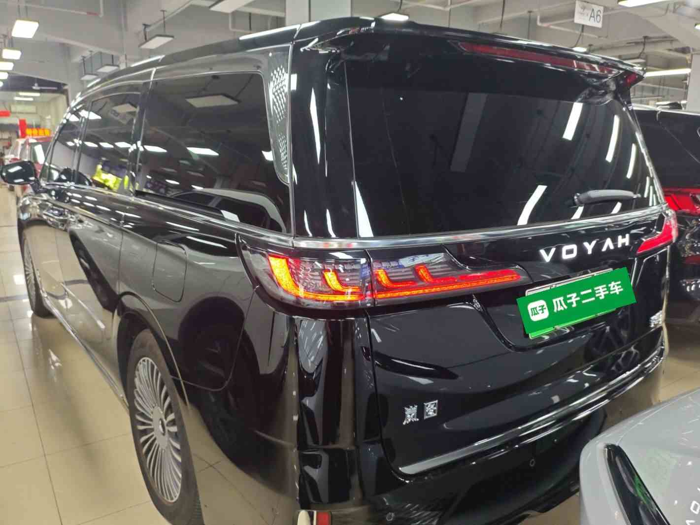 岚图汽车 岚图梦想家 2025款 PHEV 四驱卓越鲲鹏版(3)