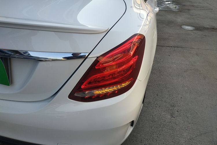 奔驰C级 2018款 C 200 运动版车身外观9