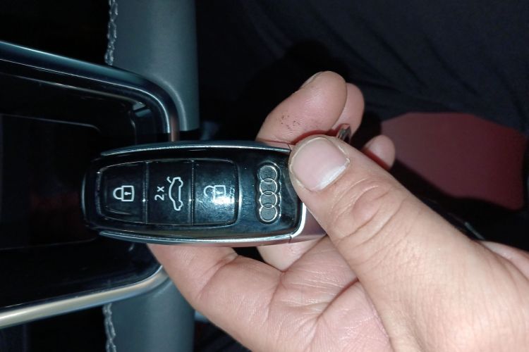 奥迪A7L 2024款 45 TFSI quattro S-line 黑武士版中控内饰7001