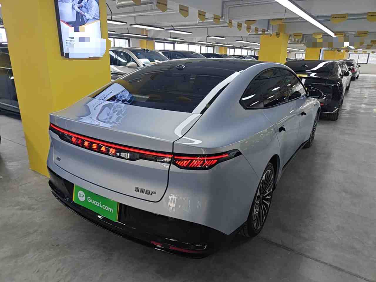 车辆右后45度外观展示