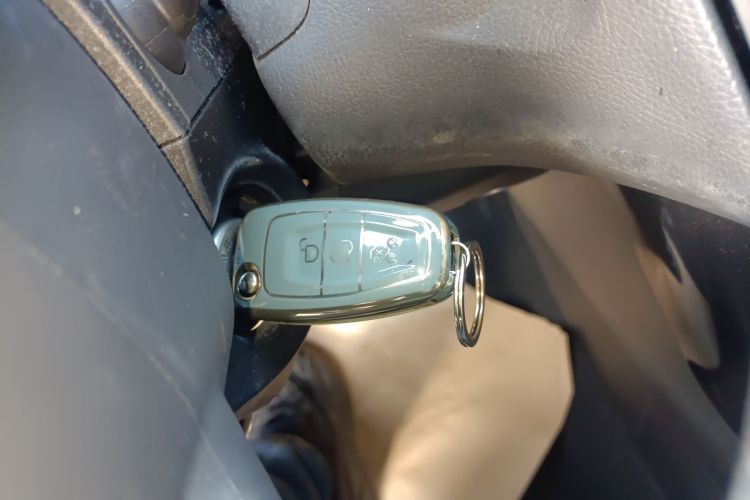 福特 福克斯 2017款 三厢 1.6L 自动风尚型智行版中控内饰11