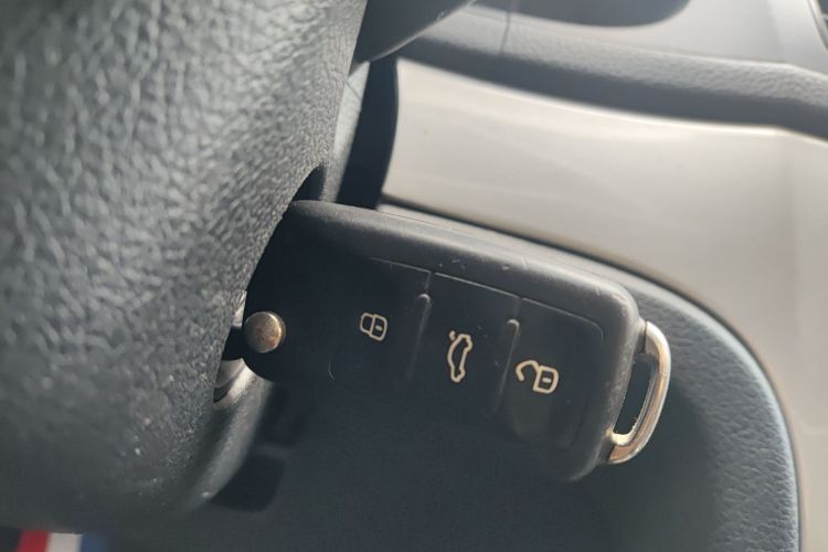 大众 朗逸 2013款 改款经典 1.6L 自动风尚版中控内饰11