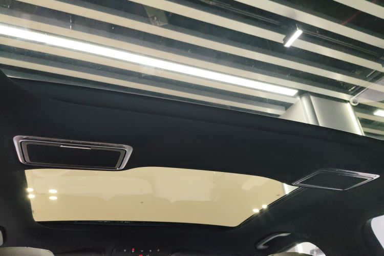 奔驰E级 2023款 E 300 L 运动豪华型中控内饰22