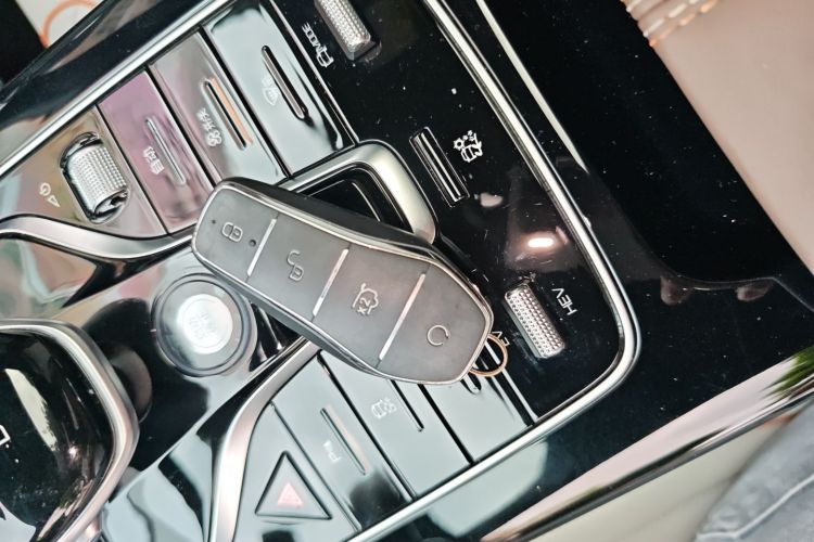 比亚迪 秦PLUS 2023款 冠军版 DM-i 55KM超越型中控内饰11