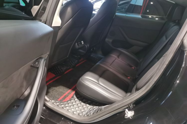 特斯拉 Model Y 2022款 长续航全轮驱动版中控内饰7004