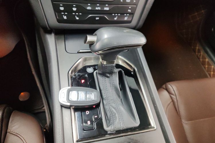 红旗H7 2017款 1.8T 豪华型中控内饰18