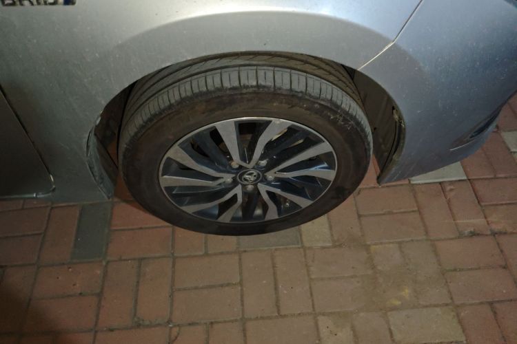 丰田 卡罗拉 2016款 双擎 1.8L E-CVT精英版车身外观10