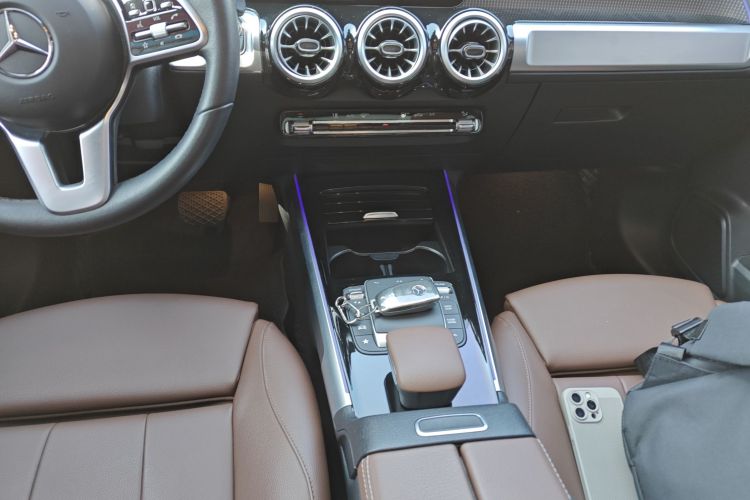 奔驰GLB 2022款 改款 GLB 200 时尚型中控内饰18