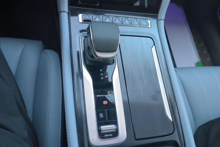 红旗H5 PHEV 2025款 170 超混版中控内饰18