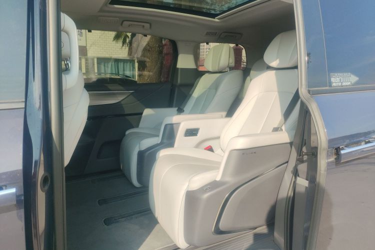 别克GL8 2025款 陆尊 尊享版中控内饰21