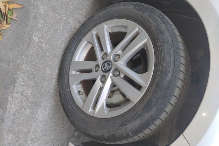 丰田 雷凌 2022款 双擎 1.8H E-CVT领先版车身外观10