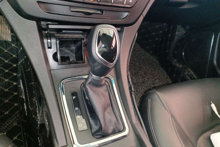 吉利汽车 帝豪 2017款 三厢百万款 1.5L CVT向上版中控内饰18