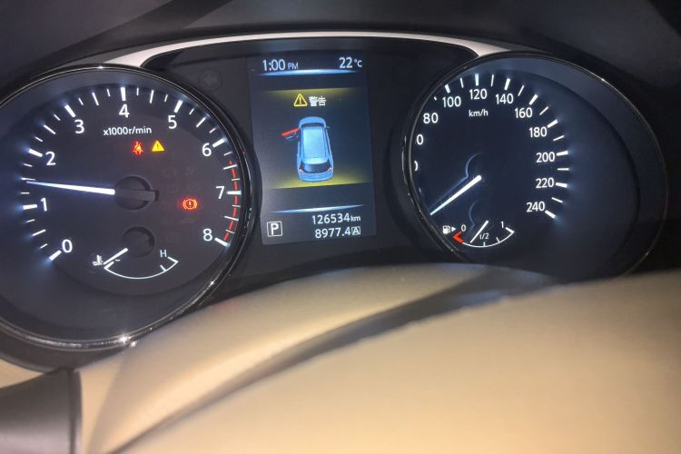 日产 奇骏 2015款 2.0L CVT舒适MAX版 2WD中控内饰15