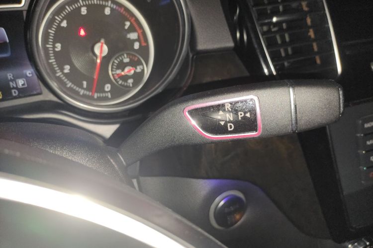 奔驰GLE轿跑 2017款 GLE 320 4MATIC 轿跑SUV局部细节18