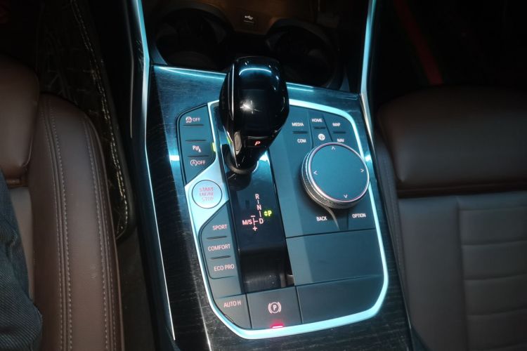 宝马3系 2021款 改款二 325Li M运动套装中控内饰18