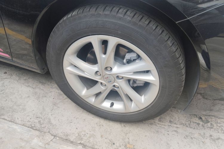 别克 君威 2024款 25T 超享版车身外观10