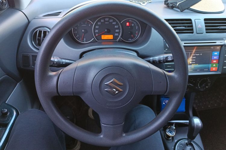 铃木 雨燕 2016款 1.5L 自动时尚型酷玩版中控内饰13