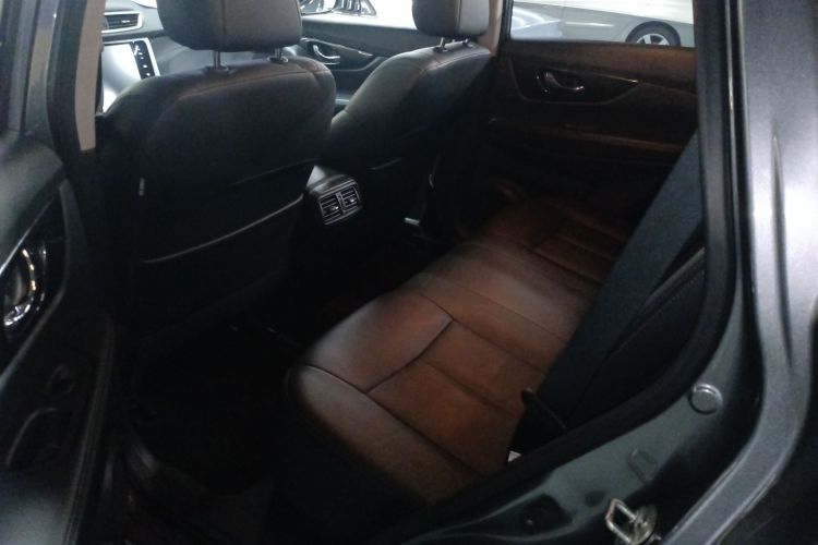 日产 奇骏 2016款 2.5L CVT运动版 4WD中控内饰7004