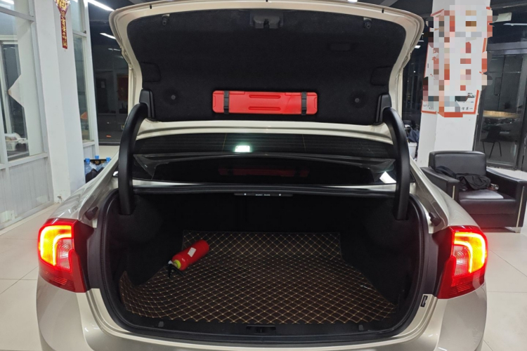 沃尔沃S60 2019款 S60L 改款 T5 智进进阶版机舱底盘23