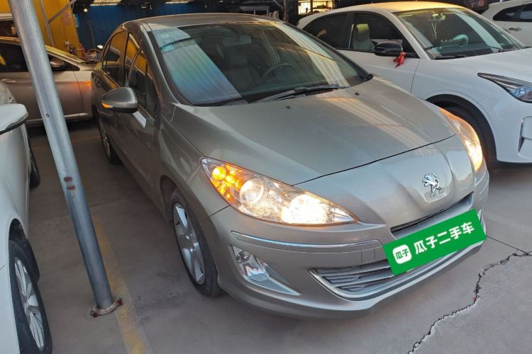 标致408 2013款 2.0L 手动舒适版车身外观3