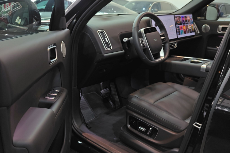 理想汽车 理想L8 2023款 Air中控内饰20