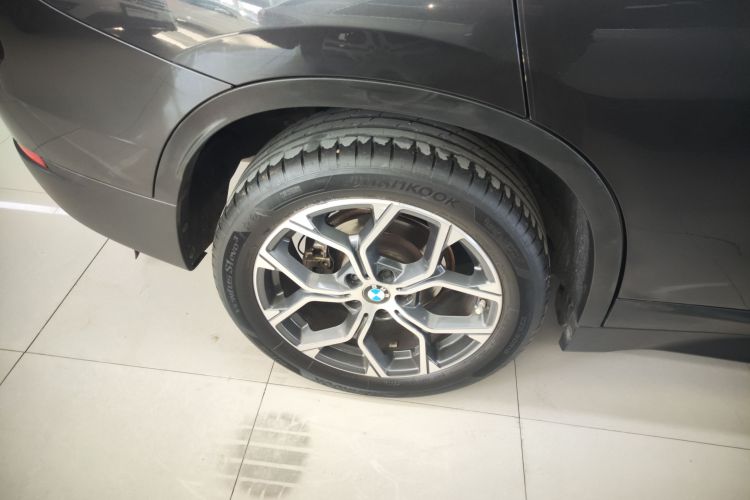 宝马X1 2022款 sDrive25Li 领先型车身外观6008