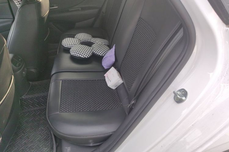 现代 伊兰特 2023款 1.5L CVT GLX精英版中控内饰21