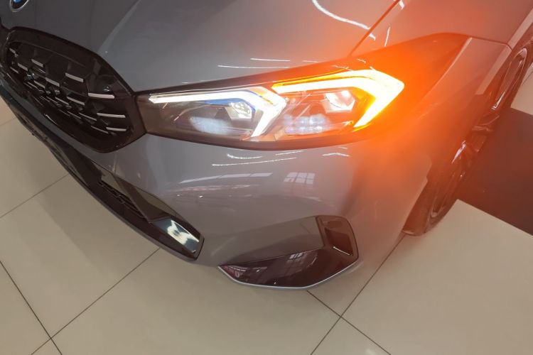 宝马3系 2023款 330i M运动曜夜套装局部细节36