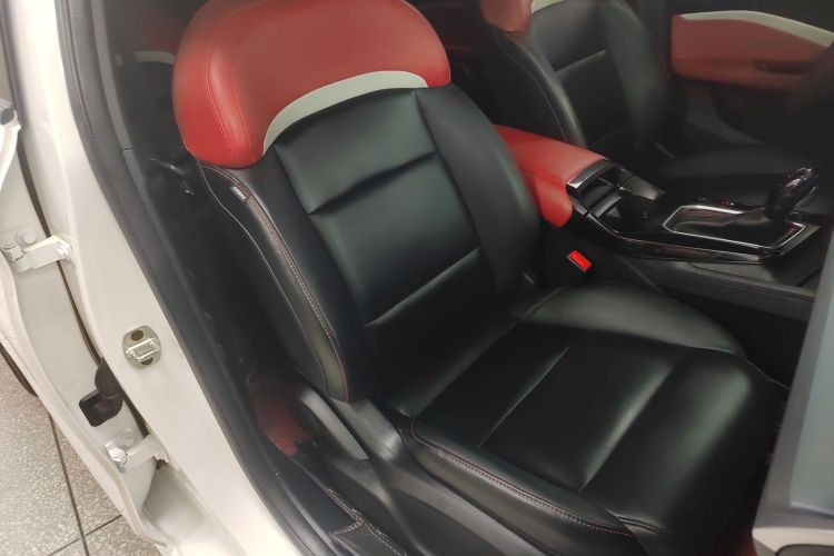 名爵 MG5 2022款 180DVVT CVT青春豪华版局部细节41