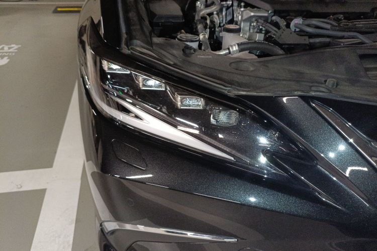 雷克萨斯ES 2022款 300h 臻享版车身外观8