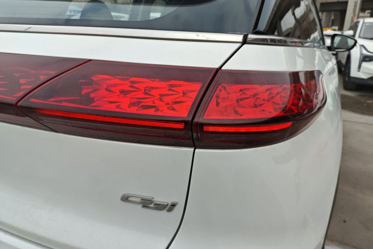 小鹏G3 2022款 G3i 460G车身外观9