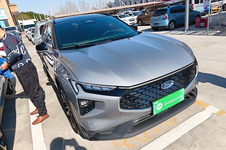 福特 蒙迪欧 2025款 2.0T EcoBoost E 混动 运动版车身外观3