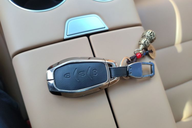 蓝电E5 PLUS 2025款 165km 长续航版 5座中控内饰11