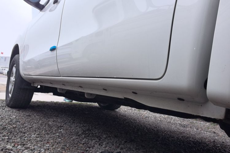 江铃 宝典 2020款 2.5T柴油两驱舒享版标轴JX4D25A6L局部细节9002