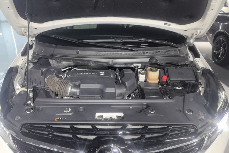 别克GL8 2021款 陆上公务舱 652T 豪华型机舱底盘24