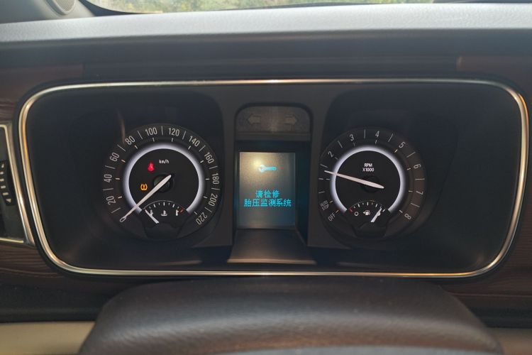 别克GL8 2017款 25S 舒适型 国V中控内饰14