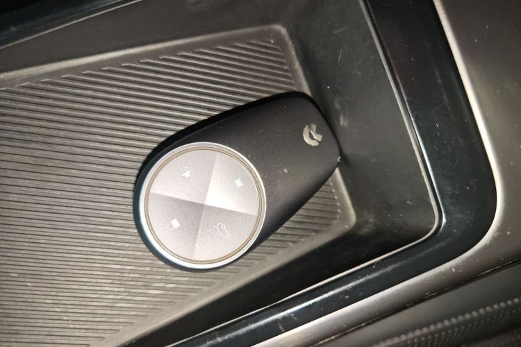 蔚来ES8 2020款 450KM 签名版 七座版中控内饰7001