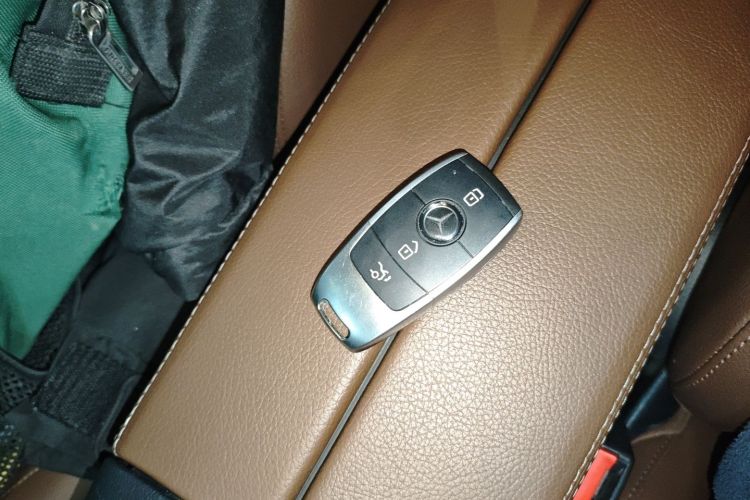 奔驰GLB 2022款 改款二 GLB 200 动感型中控内饰11