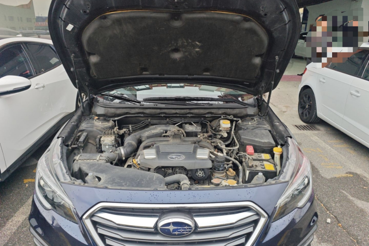 斯巴鲁 力狮 2020款 改款 2.5i 全驱风尚版机舱底盘24