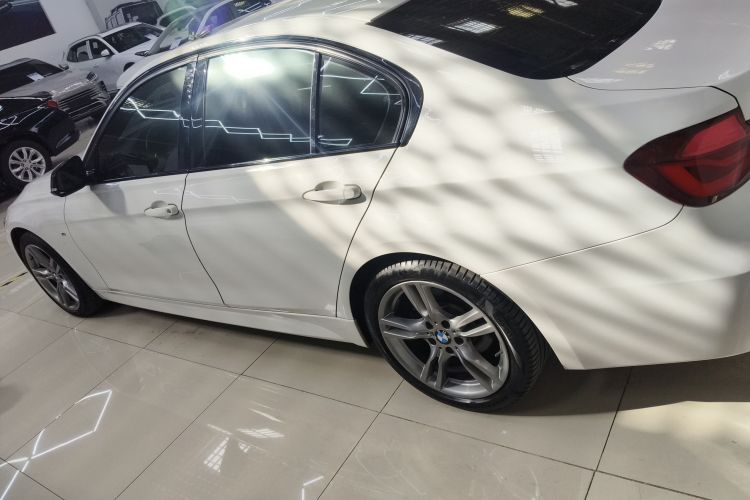 宝马3系 2018款 320i M运动曜夜版车身外观6003