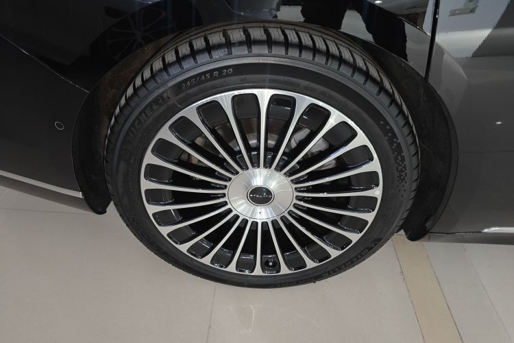 鸿蒙智行 享界S9 2025款 增程 Ultra车身外观6005