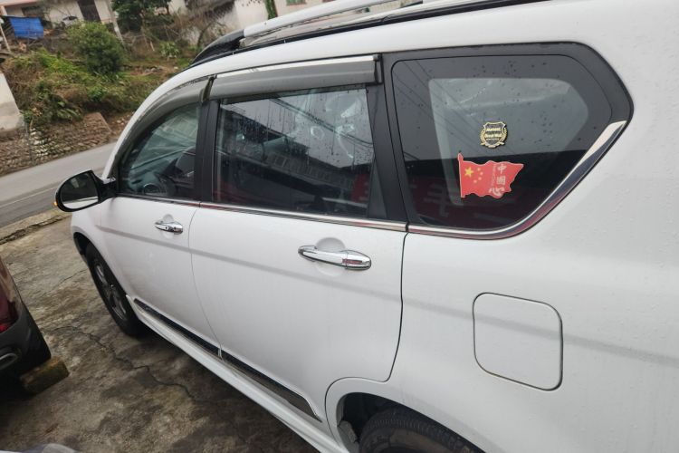 哈弗H6 2013款 升级版 1.5T 手动两驱精英型车身外观4