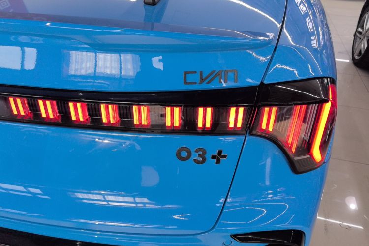 领克03 2023款 03+ 2.0TD 自动Cyan定制版性能套装车身外观9