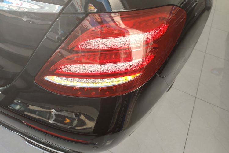 奔驰E级 2017款 E 200 L 4MATIC车身外观9