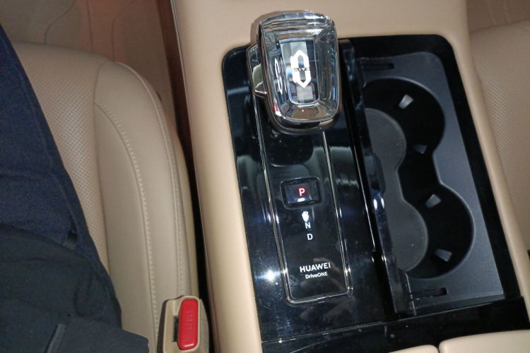 鸿蒙智行 问界M7 2024款 1.5T 智驾四驱Max版 5座中控内饰18