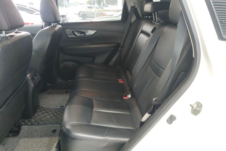 日产 奇骏 2014款 2.5L CVT豪华版 4WD中控内饰7004