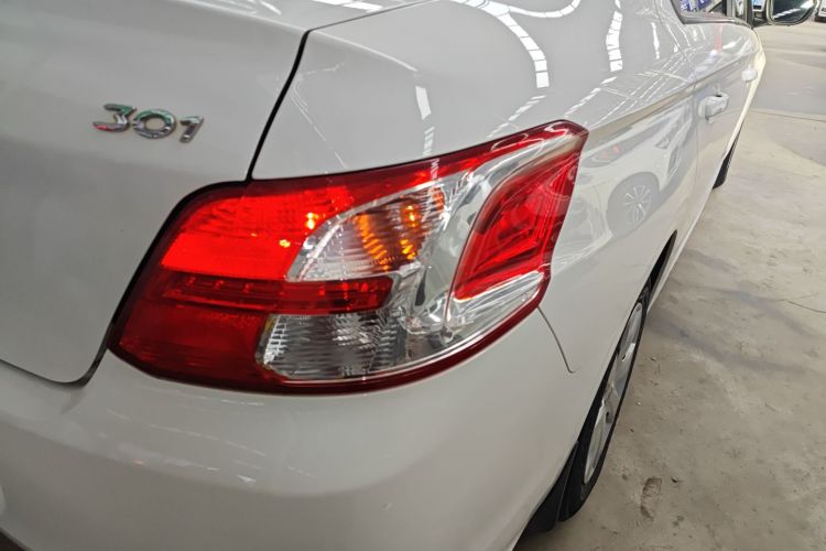 标致301 2016款 1.6L 手动舒适版车身外观9