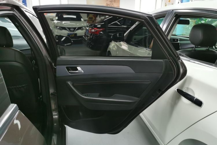 现代 索纳塔 2015款 1.6T GLS智能型中控内饰45